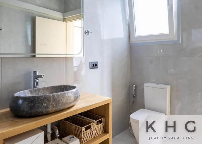 Hermes With Private Pool In Village